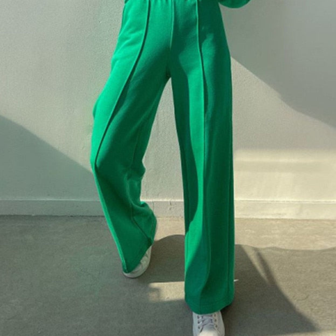 Grüne Damenhose, weites Bein, hoher Bund, Freizeitmode, bequem, modern, Streetwear.