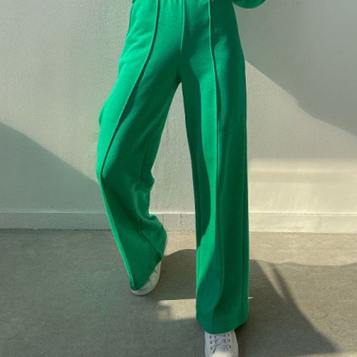 Grüne Damenhose, weites Bein, hoher Bund, Freizeitmode, bequem, modern, Streetwear.