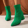Grüne Damenstiefeletten, strukturiertes Design, Blockabsatz, modisch, Herbstmode.