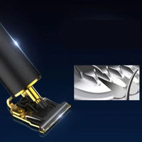 Hochwertiger elektrischer Haarschneider, schwarz-gold, präzise Klingen, ergonomisches Design.