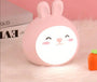 Rosa Nachtlicht Hase Kinderzimmer LED Lampe, süßes Design, weiches Licht, Dekoration.