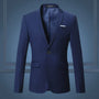 Dunkelblauer Herrenanzug, Slim Fit, einreihig, Business-Casual, hochwertig, modisch.