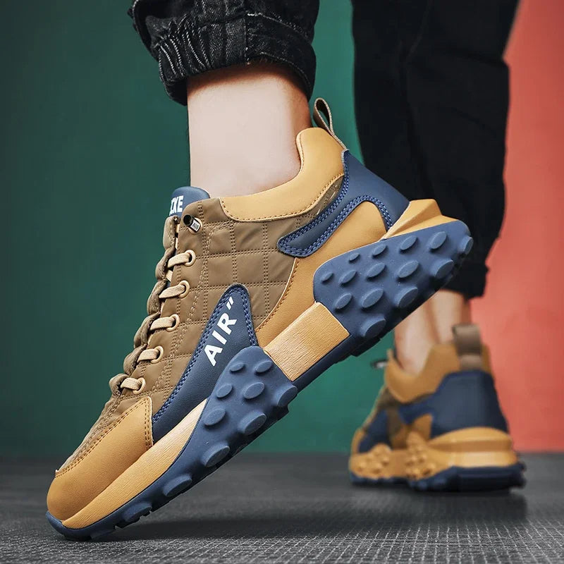 Braune und blaue Herren-Sportschuhe, atmungsaktiv, mit Luftkissen-Sohle, modisch.