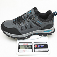 Schwarzer Wanderschuh, wasserdicht, rutschfest, atmungsaktiv, ideal für Outdoor-Aktivitäten.