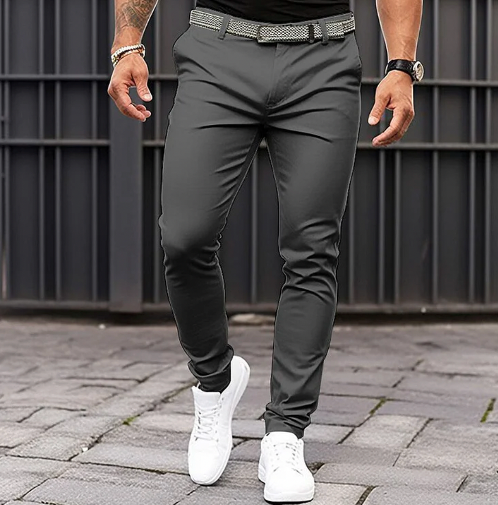 Herren Hose, dunkelgrau, Slim Fit, elegant, mit Gürtel, ideal für Business und Freizeit.