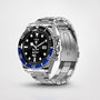 Stilvolle silberne Smartwatch mit Herzfrequenzmessung und blauem Zifferblatt.