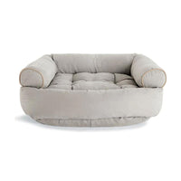 Graues Hundebett aus Stoff, rechteckig, gepolstert, gemütlich, für Haustiere.