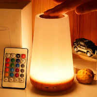 LED-Nachtlicht mit Fernbedienung, warmweiß, Touch-Steuerung, Holzsockel, dimmbar.