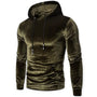 Dunkelgrüner Samt-Hoodie für Herren mit Kapuze und Kängurutasche, modisch und bequem.