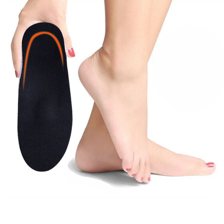 Schwarze orthopädische Einlegesohle, Fußgewölbeunterstützung, Komfort, Damenfüße.