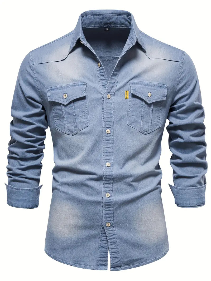 Herren Jeanshemd, hellblau, langarm, Knopfleiste, Brusttaschen, Freizeitmode, Denim-Look.