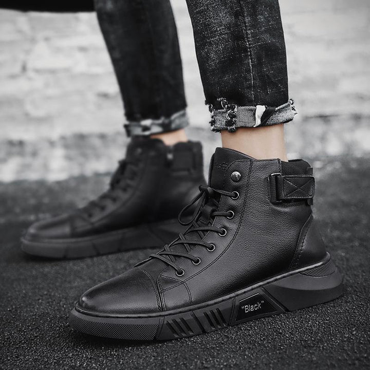 Schwarze Leder-Sneaker für Herren, hohe Knöchel, modisch, robust, urbaner Stil.