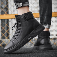 Schwarze Leder-Sneaker für Herren, hohe Knöchel, modisch, lässig, mit Schnürsenkeln und Schnalle.