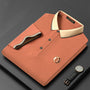 Orangefarbenes Polohemd aus Baumwolle mit beigem Kragen, elegantes Design, Herrenmode.