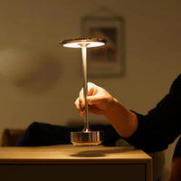 Kabellose Tischlampe aus Metall, modern, dimmbar, LED, für Wohnzimmer oder Büro.