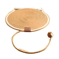 Katzenspielzeug Sisal Kratzmatte rund beige mit Ball, langlebig und kratzfest.