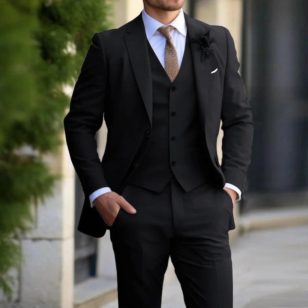 Klassischer schwarzer Herrenanzug, dreiteilig, Slim Fit, formell, ideal für Hochzeit oder Business.