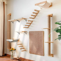 Kletterwand für Katzen aus Holz und Sisal, mit Treppen, Liegeflächen und Kratzbrett.
