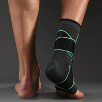 Schwarze Knöchelbandage mit grünen Akzenten, atmungsaktiv, für Sport und Unterstützung.