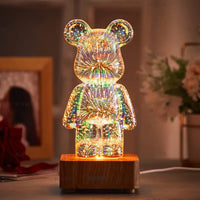 Bär-Lampe aus Glas auf Holzsockel, LED, dekorativ, bunt leuchtend, modernes Design.
