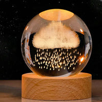 Kristallkugel mit Wolkenmotiv, LED-Beleuchtung, Holzsockel, dekorative Tischlampe, Nachtlicht.
