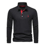 Schwarzes Langarm-Poloshirt mit rotem Logo und Knopfleiste, Herrenmode, Baumwolle.