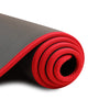Schwarze Yogamatte mit rotem Rand, rutschfest, TPE-Material, ideal für Fitness und Yoga.