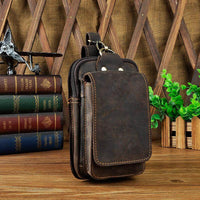 Braune Herren-Gürteltasche aus Leder, vintage Stil, mit mehreren Fächern, ideal für Reisen.