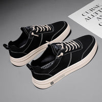 Schwarze Ledersneaker für Herren, atmungsaktiv, rutschfest, modisch, Freizeit, weißer Sohlentrand.