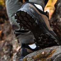 Wanderschuh mit rutschfester Sohle, braun-schwarz, Outdoor, robust, ideal für Trekking.