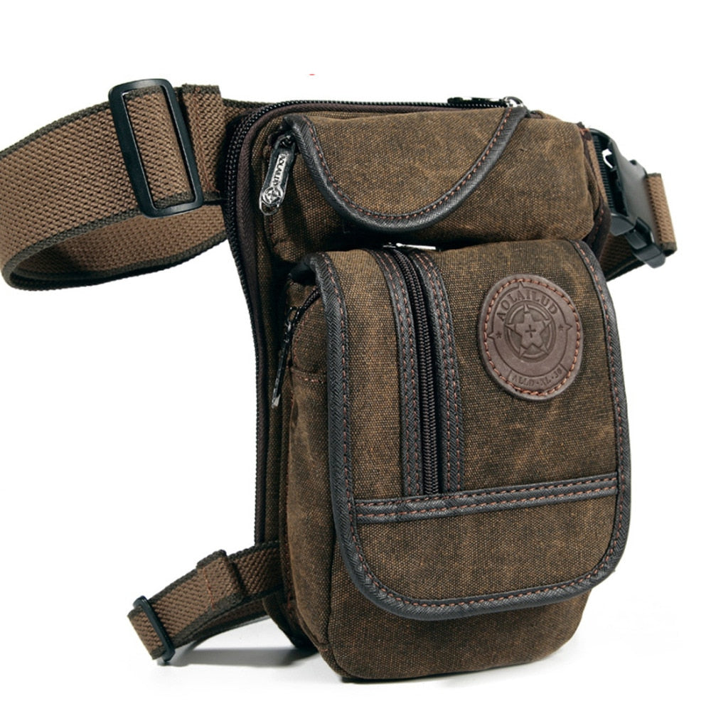 Braune Canvas-Gürteltasche mit Reißverschlüssen, ideal für Outdoor-Aktivitäten und Reisen.