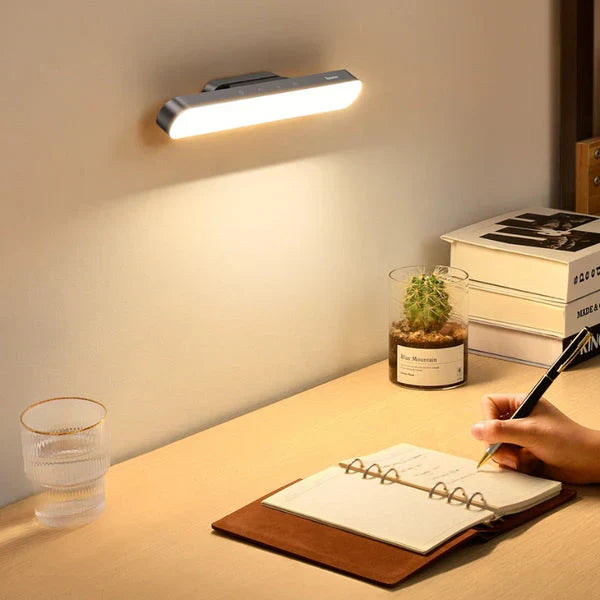LED-Wandleuchte, schwarz, modernes Design, warmweißes Licht, ideal für Schreibtischbeleuchtung.