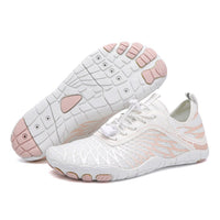 Weiße Sportschuhe mit rosa Akzenten, atmungsaktiv, rutschfeste Sohle, ideal für Fitness.