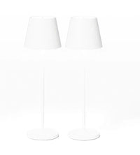 Zwei weiße Stehlampen, modernes Design, minimalistisch, Wohnzimmerbeleuchtung, Metall.